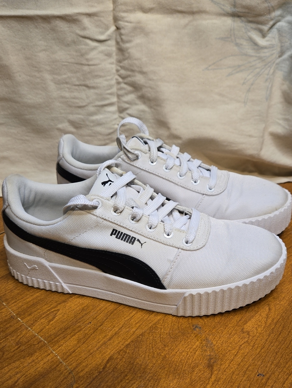 Puma Carina Canvas Sneakers Women's 8 White Black Platform Low Top Shoes